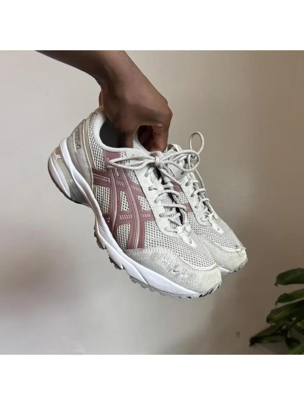 Asics Gel-1090 v2 Maple Sugar Cream & Pink Runners women’s size 8.5